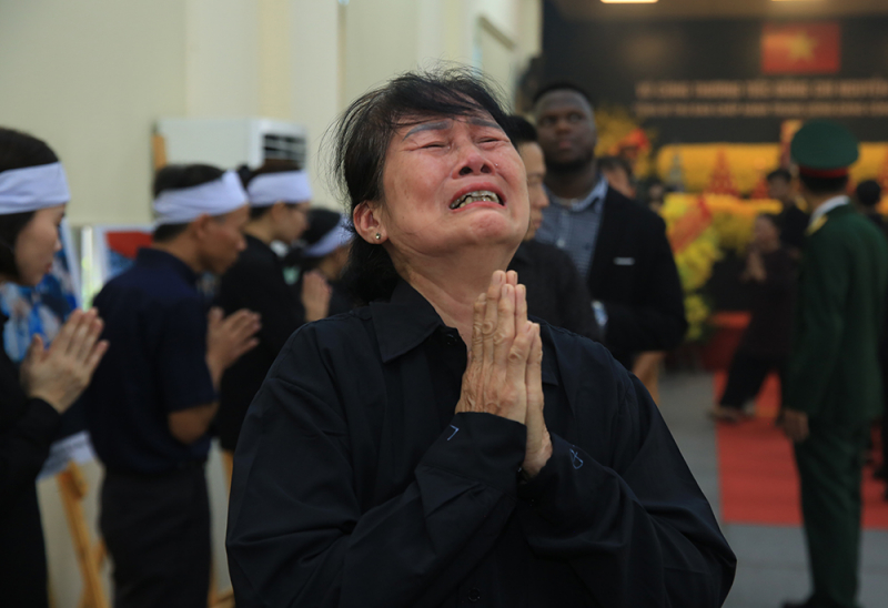 Nghẹn ngào tiếng khóc từ Lại Đà tiễn biệt người con ưu tú của quê hương -1