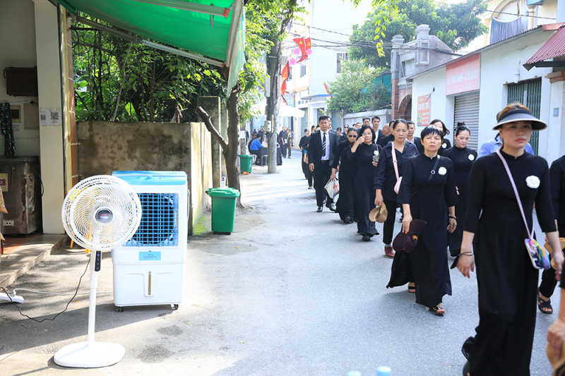 Ấm áp tình người Lại Đà qua từng cốc nước, chiếc khăn -0