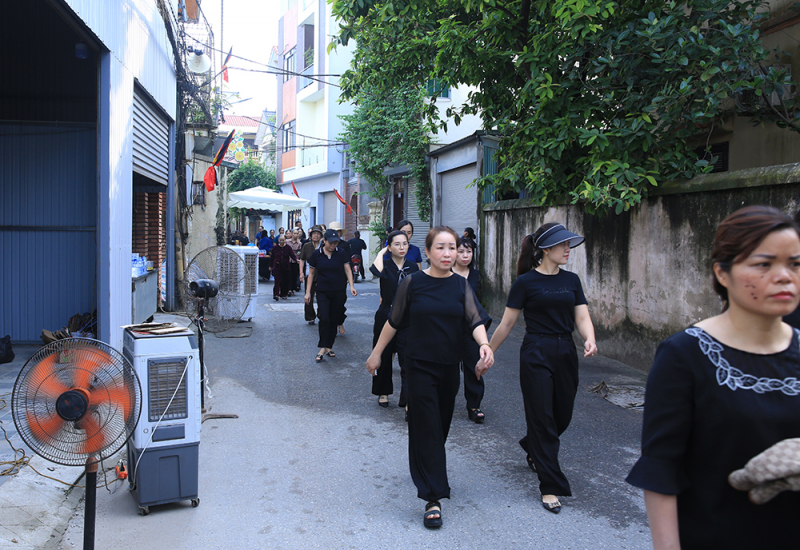 Ấm áp tình người Lại Đà qua từng cốc nước, chiếc khăn -2