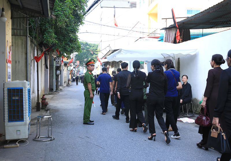 Ấm áp tình người Lại Đà qua từng cốc nước, chiếc khăn -3