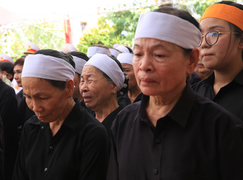 Nghẹn ngào tiếng khóc từ Lại Đà tiễn biệt người con ưu tú của quê hương -2