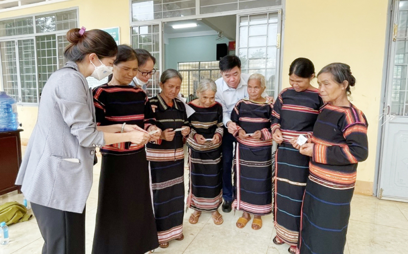 Hỗ trợ đóng BHYT cho đồng bào dân tộc thiểu số ở Gia Lai  -0