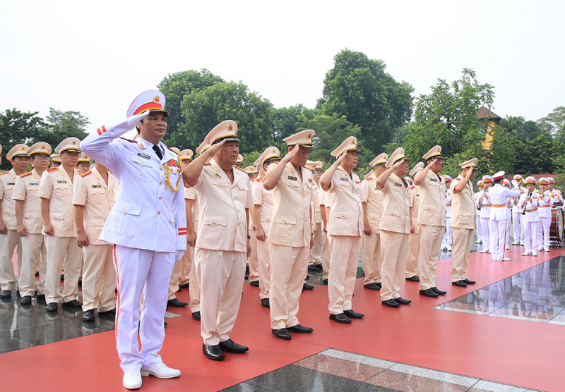 Lãnh đạo Đảng, Nhà nước và Bộ Công an viếng Chủ tịch Hồ Chí Minh và các Anh hùng liệt sĩ -0