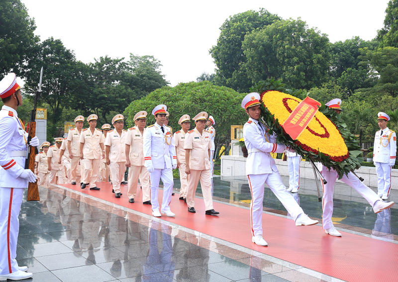 Lãnh đạo Đảng, Nhà nước và Bộ Công an viếng Chủ tịch Hồ Chí Minh và các Anh hùng liệt sĩ -0