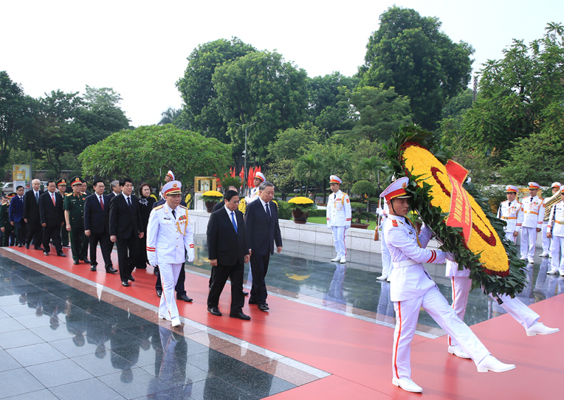 Lãnh đạo Đảng, Nhà nước và Bộ Công an viếng Chủ tịch Hồ Chí Minh và các Anh hùng liệt sĩ -1