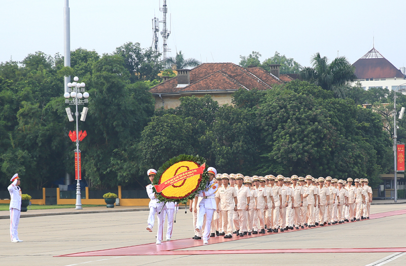 Lãnh đạo Đảng, Nhà nước và Bộ Công an viếng Chủ tịch Hồ Chí Minh và các Anh hùng liệt sĩ -0