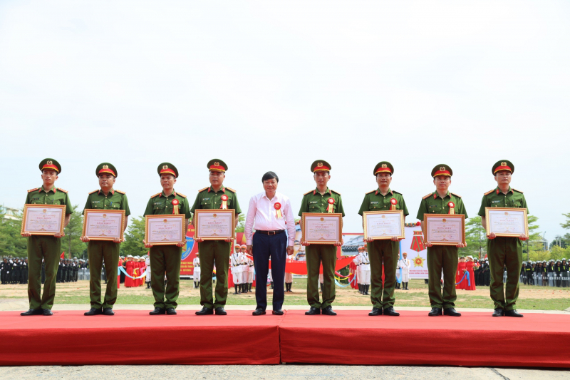 Trung đoàn Cảnh sát Cơ động Bắc Trung Bộ: Vinh dự đón nhận Huân chương Chiến công hạng Ba -0