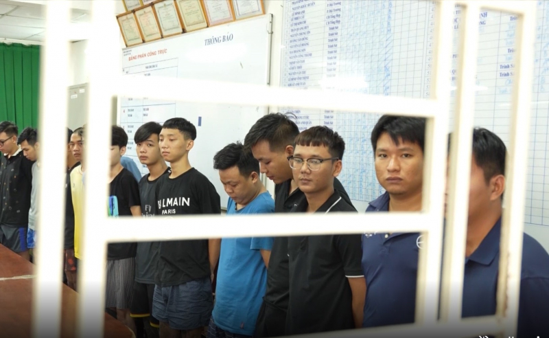 Bắt giam 37 đối tượng gây rối và tàng trữ trái phép vũ khí quân dụng -0