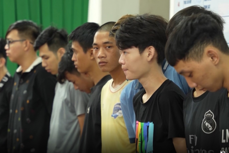 Bắt giam 37 đối tượng gây rối và tàng trữ trái phép vũ khí quân dụng -1