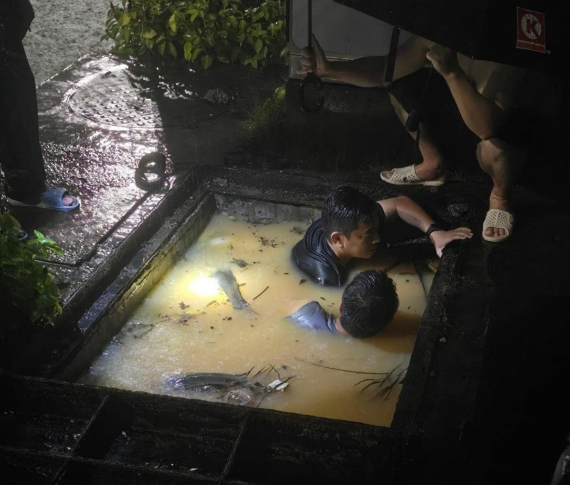 Mưa lớn nhấn chìm TP Hạ Long, 13 hộ dân phải di dời khẩn cấp -0