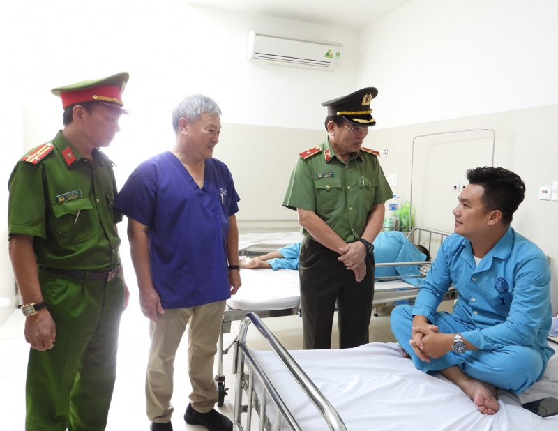 Bắt giữ đối tượng vào nhà thờ gây rối và dùng dao đâm 2 cán bộ Công an -0