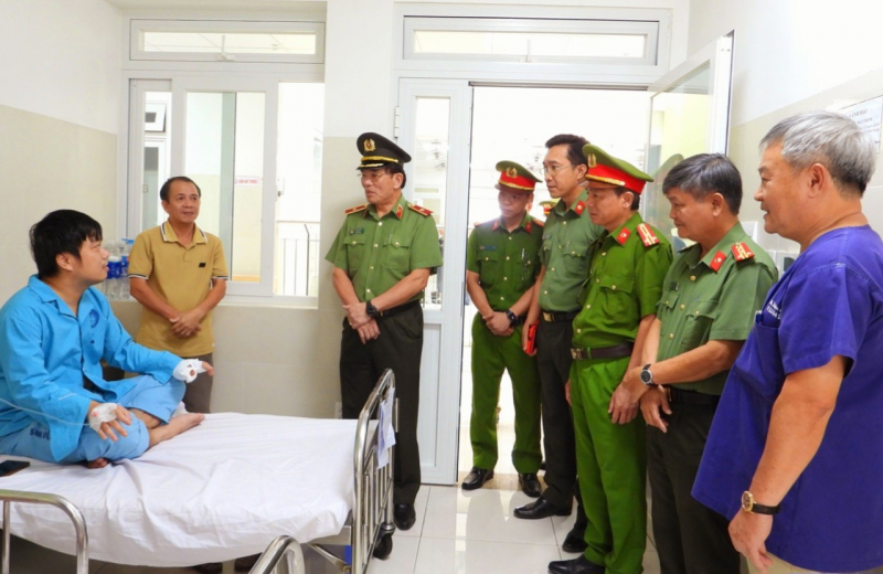 Bắt giữ đối tượng vào nhà thờ gây rối và dùng dao đâm 2 cán bộ Công an -0