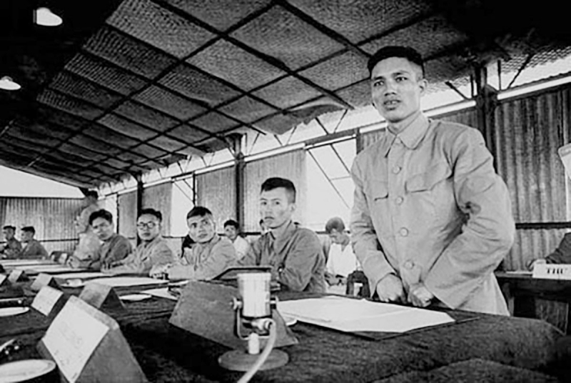 tong-tham-muu-truong-van-tien-dung-tai-hoi-nghi-quan-su-trung-gia-thang-7-1954.-anh-tu-lieu(1).jpg -0