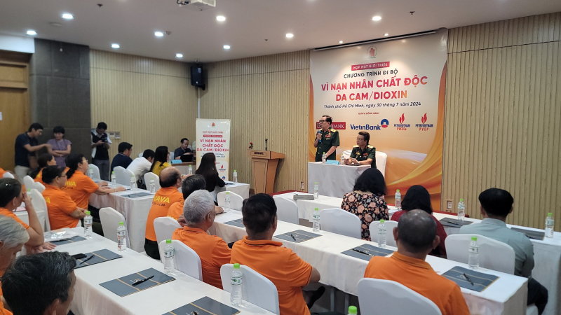 Hơn 5.000 quân dân tham gia đi bộ đồng hành nạn nhân da cam -0