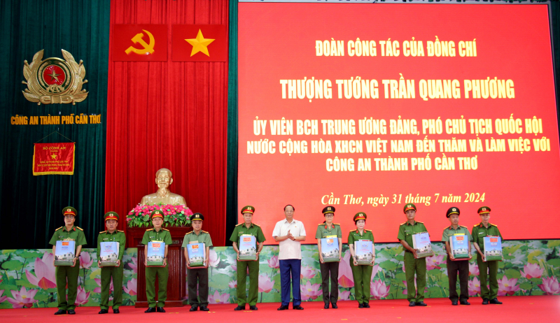 Đoàn công tác Ủy ban Quốc phòng và An ninh của Quốc hội làm việc với Công an TP Cần Thơ -1