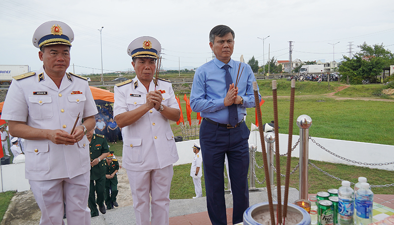 Tưởng niệm các anh hùng, liệt sỹ và nhân dân hy sinh trong chiến thắng trận đầu của Hải quân nhân dân Việt Nam -0