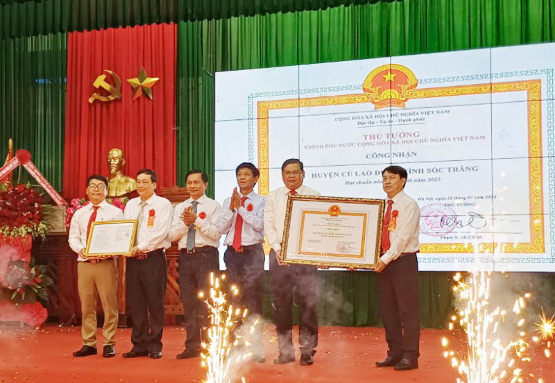 Huyện Cù Lao Dung đón chuẩn nông thôn mới -0