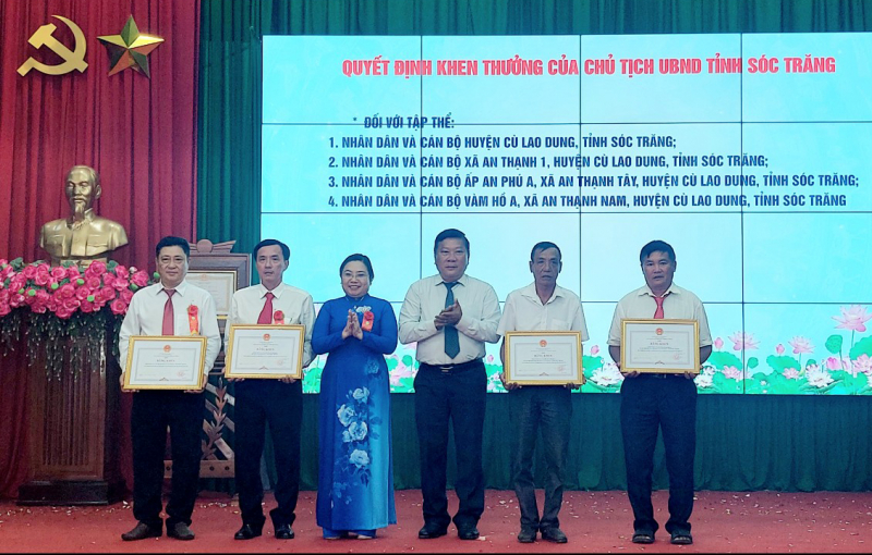 Huyện Cù Lao Dung đón chuẩn nông thôn mới -0