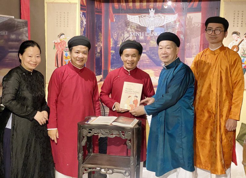 Áo dài truyền thống: Bao giờ trở thành