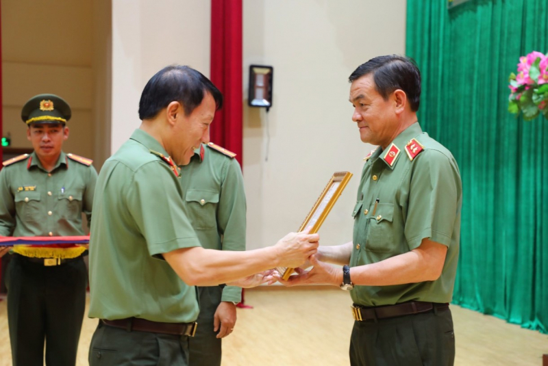 Công an TP Hồ Chí Minh hoàn thành xuất sắc nhiệm vụ, góp phần phát triển KT-XH thành phố -0