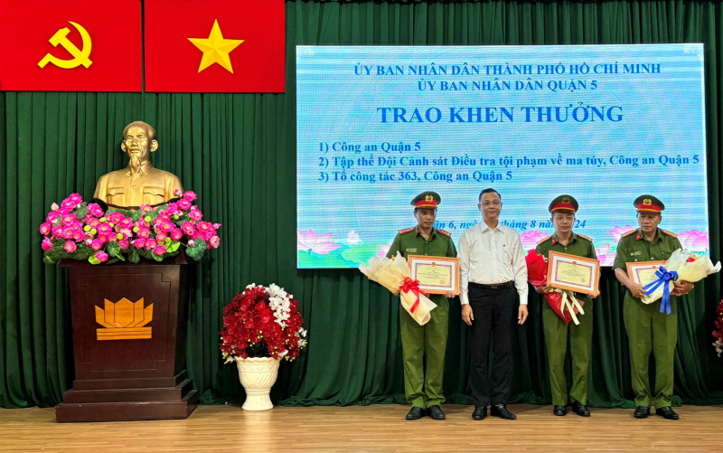 Công an TP Hồ Chí Minh khen thưởng các đơn vị phá đường dây ma túy, tiền giả… -0