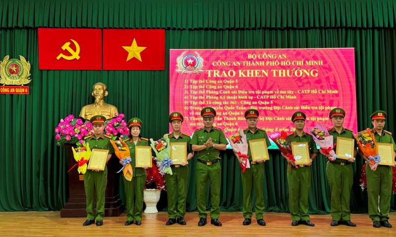 Công an TP Hồ Chí Minh khen thưởng các đơn vị phá đường dây ma túy, tiền giả… -0