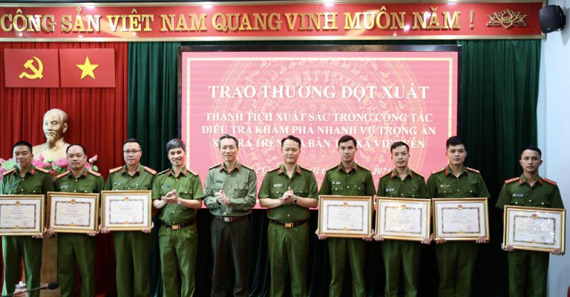 Khen thưởng 7 CBCS khám phá nhanh vụ trọng án tại Bắc Giang -0