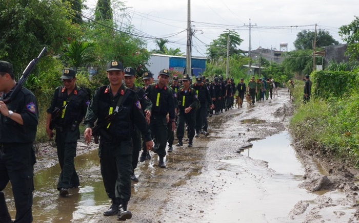 Gần 100 CBCS Cảnh sát Cơ động hành quân dã ngoại trấn áp tội phạm -0