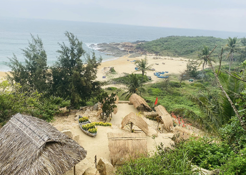 Đồng muối cổ giữa lưng chừng đá -0