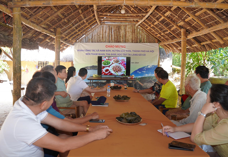 Đồng muối cổ giữa lưng chừng đá -0