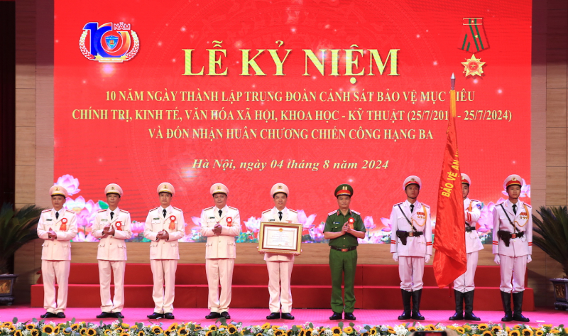 Cảnh sát bảo vệ mục tiêu chính trị, kinh tế, văn hóa xã hội, khoa học - kỹ thuật đón nhận Huân chương Chiến công -1