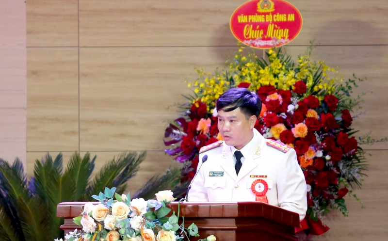 Cảnh sát bảo vệ mục tiêu chính trị, kinh tế, văn hóa xã hội, khoa học - kỹ thuật đón nhận Huân chương Chiến công -0