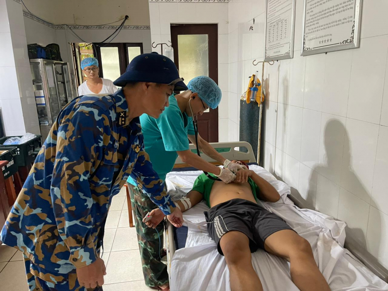 Bệnh xá đảo Trường Sa cấp cứu ngư dân đang nguy kịch do chấn thương sọ não -0