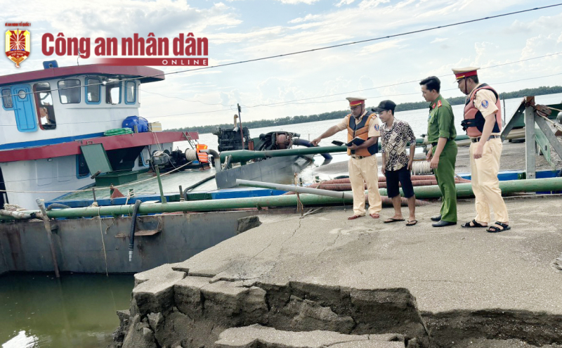 Bắt quả tang 3 phương tiện bơm hút, vận chuyển trái phép gần 2.000 mét khối cát  -0