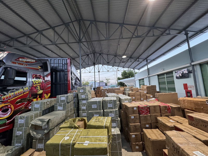 Tạm giữ trên 20 tấn mỹ phẩm, đồ điện gia dụng không có hóa đơn, chứng từ  -0