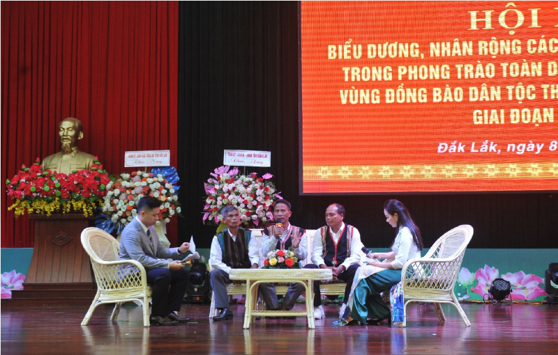 Biểu dương điển hình tiên tiến trong phong trào Toàn dân bảo vệ ANTQ -0