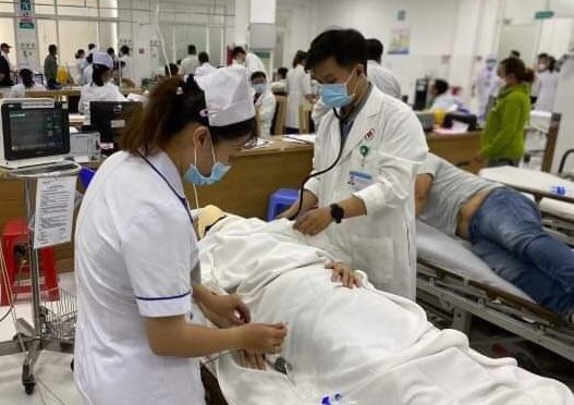 Người dân bàng hoàng khi chứng kiến cảnh cây tét nhánh khiến 5 người thương vong -0