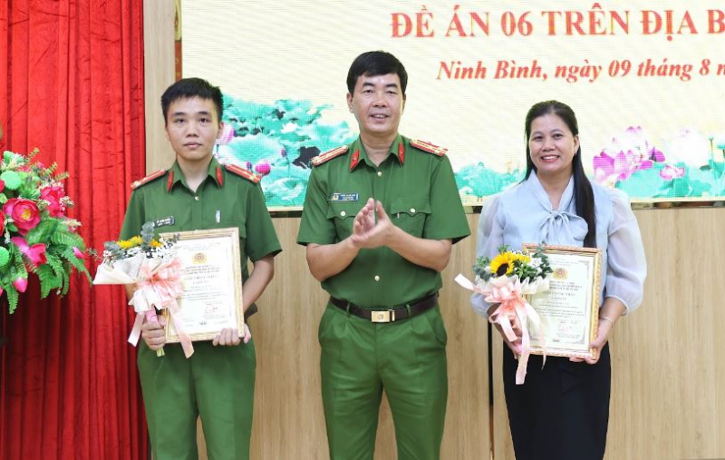 Trao giải cuộc thi trực tuyến tìm hiểu pháp luật, Đề án 06 -0