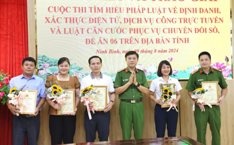 Trao giải cuộc thi trực tuyến tìm hiểu pháp luật, Đề án 06 -1