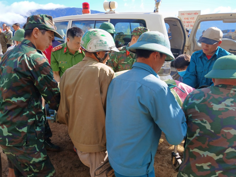 Sạt lở trong đêm vùi lấp homestay không phép khiến 3 người thương vong -0