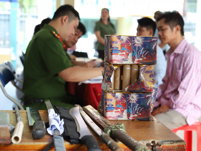 Có sẵn hung khí trong tay dễ biến mình thành người phạm tội -3