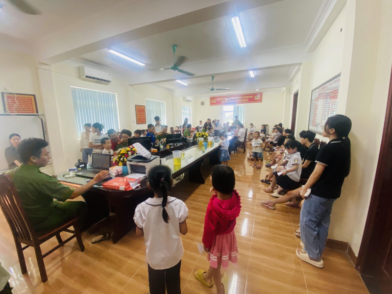 Chỉ hơn 1 phút hoàn thành thủ tục đề nghị cấp căn cước cho người dưới 14 tuổi -0