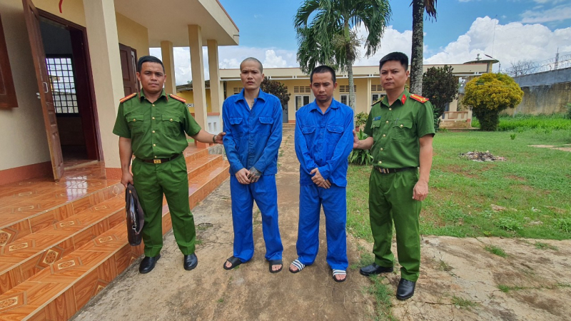 Bắt 2 đối tượng lừa người sang Campuchia làm “việc nhẹ lương cao” -0