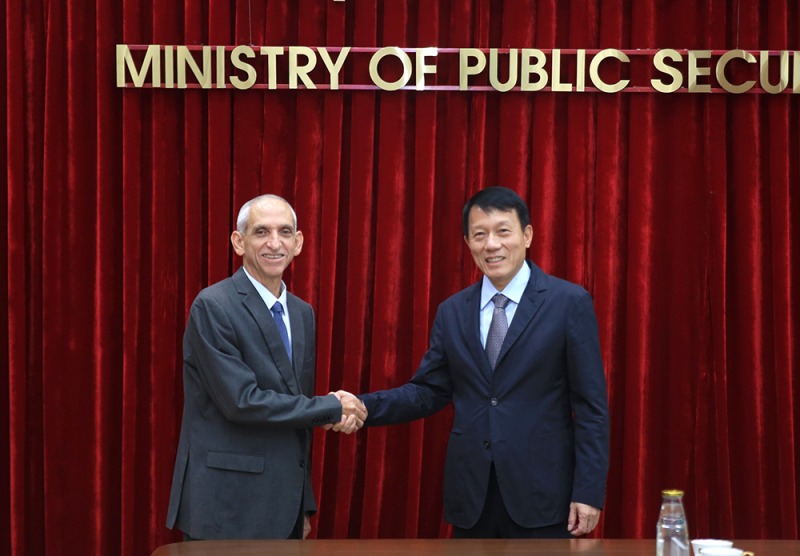Minister Luong Tam Quang hosts representative from Cuban Ministry of the Interior -0