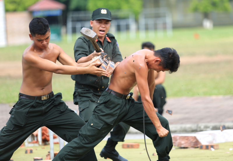 Đoàn đại biểu cán bộ quy hoạch Ủy viên Trung ương Đảng khóa XIV tham quan thực tế tại Bộ Tư lệnh CSCĐ -1