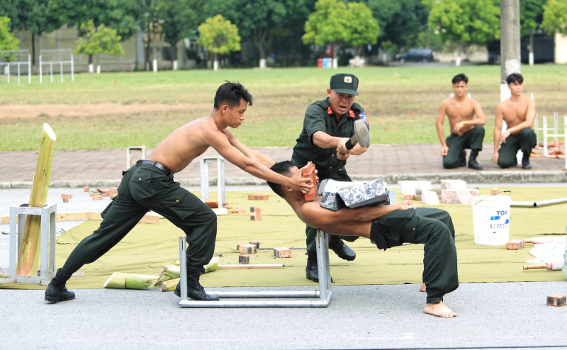 Đoàn đại biểu cán bộ quy hoạch Ủy viên Trung ương Đảng khóa XIV tham quan thực tế tại Bộ Tư lệnh CSCĐ -2