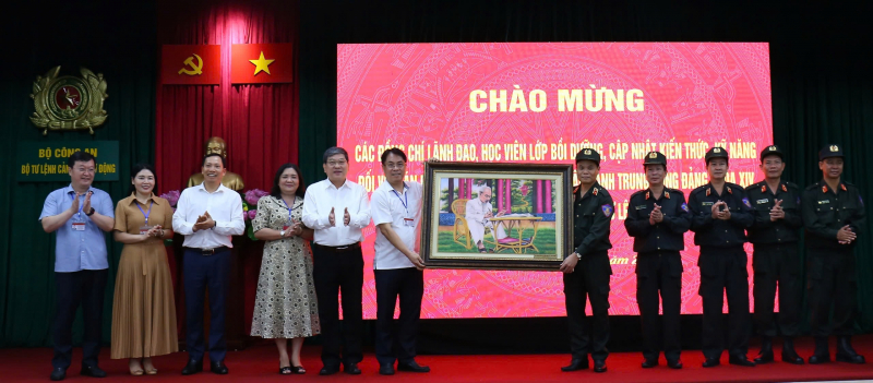 Đoàn đại biểu cán bộ quy hoạch Ủy viên Trung ương Đảng khóa XIV tham quan thực tế tại Bộ Tư lệnh CSCĐ -0