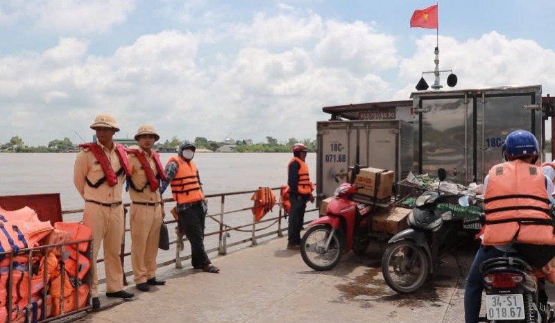 CSGT đường thủy tỉnh Nam Định tăng cường công tác tuần tra kiểm soát mùa mưa lũ -0