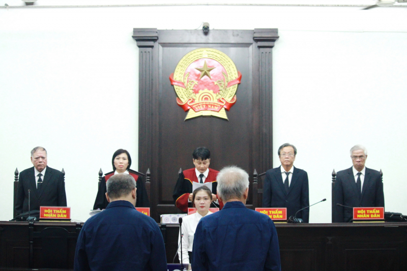 Cấu kết nhận hối lộ khi cải tạo, đăng kiểm ô tô, hai bị cáo đối mặt với khung hình phạt nặng -0