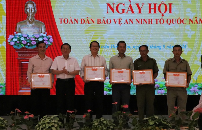 Phát huy sức mạnh quần chúng, ngăn chặn tội phạm từ cơ sở -0